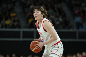 罗欣棫上半场狂砍14分冠绝全场 9投5中送出4助攻2抢断