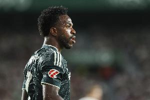 六年新约签罢不到月!马卡:穆帅耐心将尽,维尼修斯连续四场遭提前换下