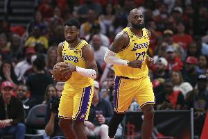 追梦声援布朗尼反击质疑:帮儿子进NBA何错之有 别把詹姆斯说成害了孩子