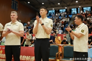 媒体人:若由留美教练李昂率留洋球员用美式打法打亚运 也不至于如此难看