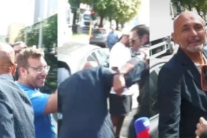罗体:斯帕莱蒂与球迷合影险些滑倒,球迷调侃尤文深陷伤病魔咒