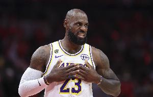 美媒记者质疑NBA排名：詹姆斯仅列第18，凭何低于库里KD伦纳德