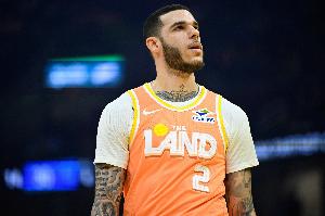 2017年榜眼朗佐·鲍尔七年NBA生涯数据定格：场均10.6分5.3板5.6助1.5断