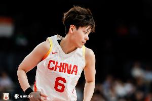 盼无大碍！杨舒予两分球7投全中轰21分4助2断 第三节不幸扭伤脚踝