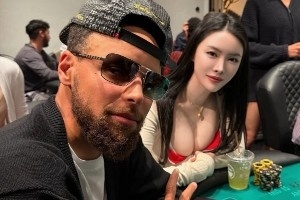 再度同框！人气美女牌手All In姐分享与库里牌桌合影