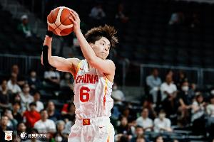 手感火热！杨舒予半场9投8中狂砍18分3板2助2断 正负值高达+17