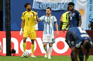 金球奖官方盘点本届提名最年长球员：沃齐尼亚、梅西、马内在列