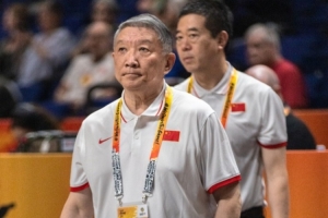 媒体人：中国篮球之所以脱轨如此严重 归根结底还是因为外线太差