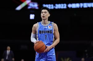 林书豪对比NBA与CBA:CBA对抗更激烈 得分难度更大防守更严密