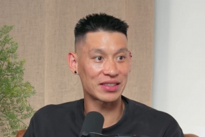 林书豪忆CBA趣闻：客场用餐惊现整只烤全羊 数人合力端上桌