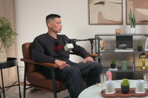 林书豪回忆林疯狂前落魄岁月:哥哥家沙发睡六周,菲尔兹的沙发小到双脚悬空