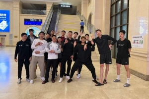 顺利通过体测！范子铭晒北京男篮合影庆祝：圆满完成✅