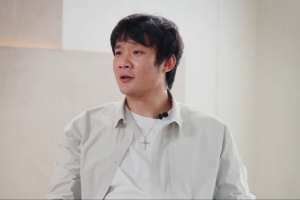 小丁忆初入国家队趣事：与王治郅同住 被督促早睡玩手机嫌亮
