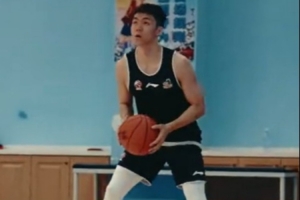 万众瞩目！庞峥麟重返球队开启训练 熟悉味道依旧