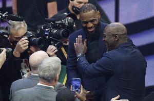 名嘴夏普力挺LBJ:雷神三分前詹皇单节独造22分 抢七狂砍37分更硬防邓肯