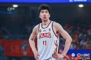 余嘉豪展望新赛季：球队倾向保持低调 逐场比赛证明自身实力