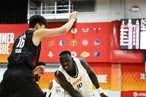 诺里盛赞克林根与罗威:我信赖的沉退防守核心 杨瀚森也在快速成长