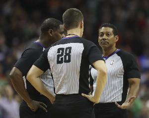 NBA裁判官方发布多视频解读新赛季吹罚重点 涵盖进攻犯规、防守动作与假摔等