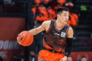 鲁媒：高诗岩尚未参加全队合练与战术训练 确定无缘季前赛