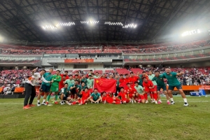 蒯纪闻晒U23国足赛后合影庆铜牌：兄弟们真棒