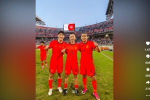 朱辰杰晒与超龄队友合影庆祝夺铜 汪海健赞其“移动的中国长城”
