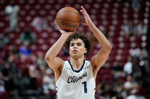 状态平平！快船5号秀瓦格勒半场三分5中0 仅得3分4篮板2助攻