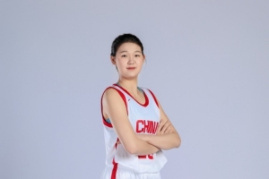 手感欠佳！孙晗昀13投5中贡献13分8篮板 正负值-4