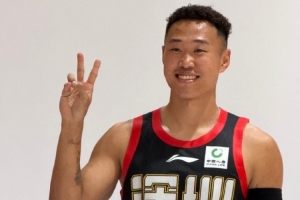 新赛季脚步渐近 深圳男篮拍摄官方写真 静待成片揭晓