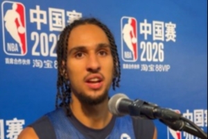 里萨谢：选秀后身高又涨了 如今接近2米06