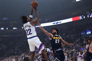 阿里纳斯盛赞彼得森进攻武器库全备 适应NBA三分线后威胁将倍增