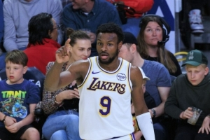 夸梅-布朗:布朗尼走出詹姆斯阴影已是合格3D 他配得上NBA席位
