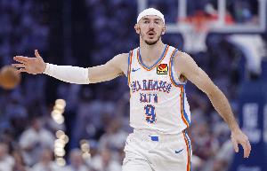 外线神准！卡鲁索三分6中4贡献12分4板 正负值高达+15