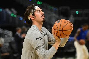 首节即热！哈克斯4投3中砍下10分1助1断 三分球3中2