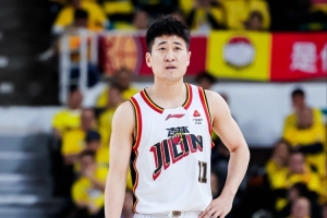手感冰凉！姜伟泽14中5仅19分 三分7投1中难救主