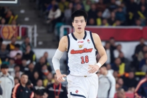 表现平平！焦泊乔8投3中、罚球6中5，贡献11分2篮板2助攻