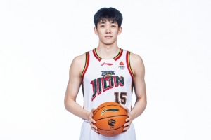 天赋可期！21岁新星万孟霖16投9中轰下25分 三分8中5&末节独得12分