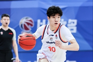发挥亮眼！偰李永炜16投10中砍全队最高26分 三分球7中4