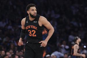 状态低迷！唐斯7投2中仅得8分7板3助1断 还出现3次失误