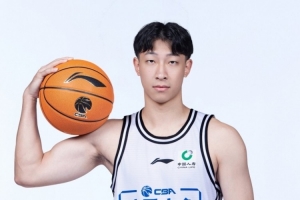 登场时间有限！广州状元宋昕澔半场出战4分钟 1投1中贡献2分1板1助