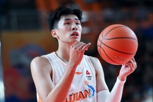 哨音频频！福建对阵四川首节狂吹18犯 双方合计罚球28次
