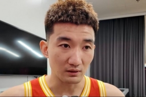 孙铭徽：脚伤未愈盼健康完赛 愿倾力助年轻球员成长