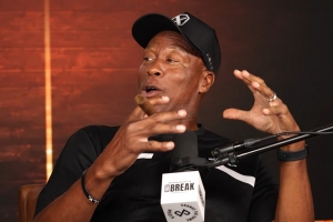斯科特:詹姆斯年长恩比德十余岁同期出场却更多 后者应端正训练态度