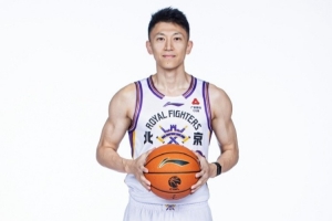 37岁状态依旧在线！刘晓宇晒新赛季定妆照：北控，在乎！