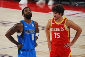 NBA中国赛经典时刻盘点:库里狂砍40+、姚明登场、热火三巨头对决空接之城