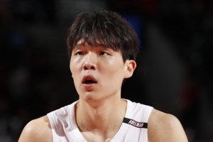 媒体人:杨瀚森大概率是第三中锋 但球队常规轮换看着只需俩中锋