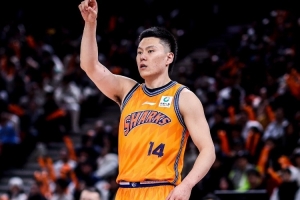 半场隐身！李弘权三分3中1仅取3分3板1助