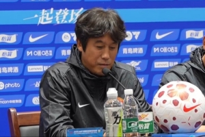 徐正源携姆本扎亮相辽足客战海牛赛前发布会