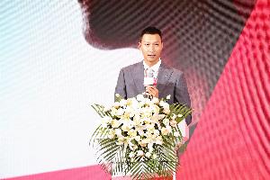 尼克·杨自曝与易建联做队友时常模仿其口音 开玩笑学他喊话