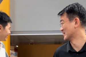 赵嘉仁转投山西后首战旧主广厦 王博笑言：晚上轻点啊