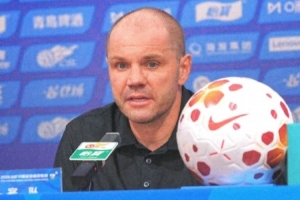 罗比·尼尔森：今日状态欠佳，球队仍需大幅提升